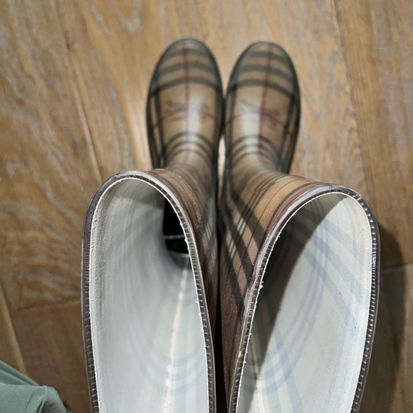 Burberry Checkered Waterproof Boots - Picture 2 of 4